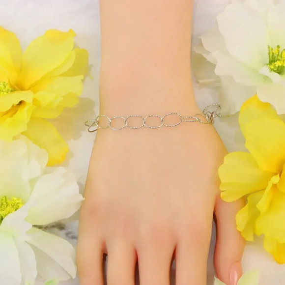 Minimalist Bracelet, Sleek & Modern Design, Women’s Fashion, YC110408-B - Picture 2 of 10